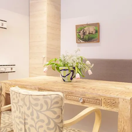 Sweet Flora In Vouliagmeni Apartment